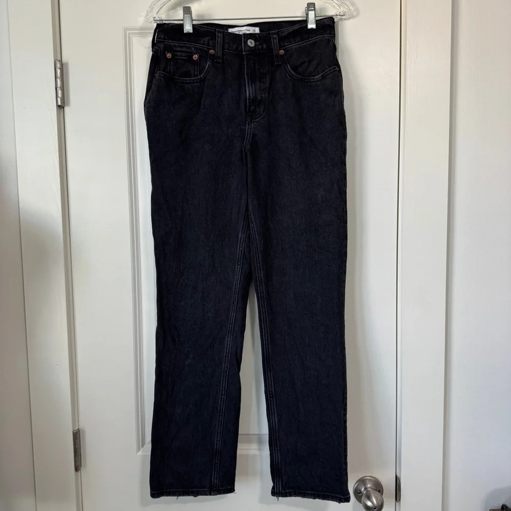 Abercrombie & Fitch 25 Short Black 90’s Straight Mid Rise Curve Love Jeans 25S